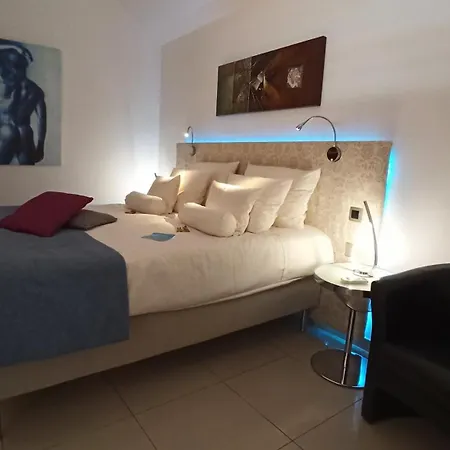 Birdcage Gay Men And Lifestyle (adults Only) 4* بلايا ديل إنغلز